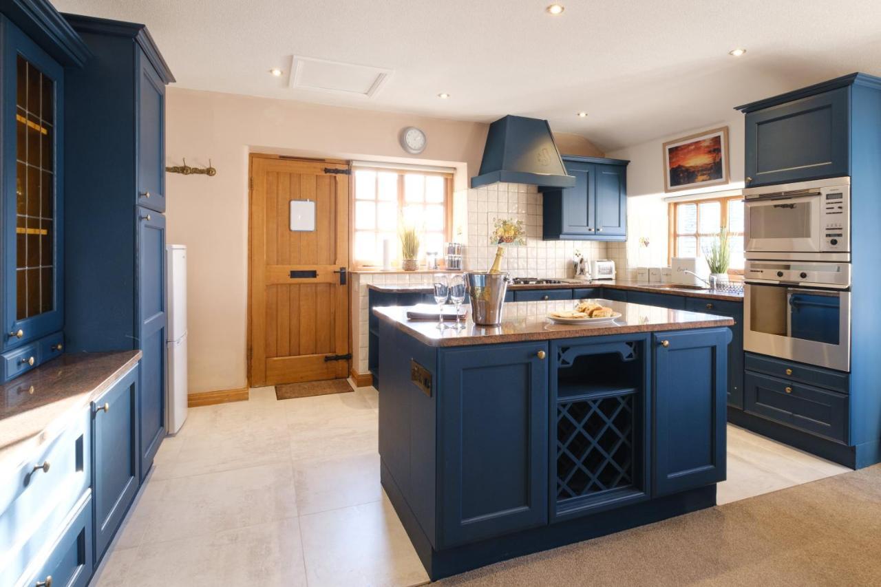 Stunning Cottage Grade 2 Listed With Parking And Hot Tub Bowness-on-Windermere Exterior foto