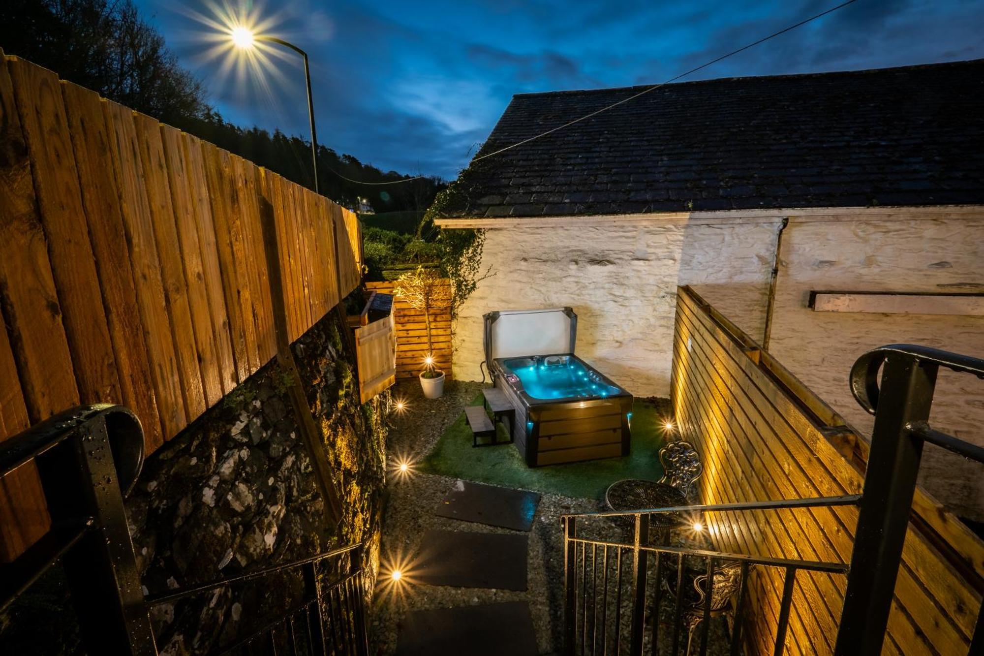 Stunning Cottage Grade 2 Listed With Parking And Hot Tub Bowness-on-Windermere Exterior foto
