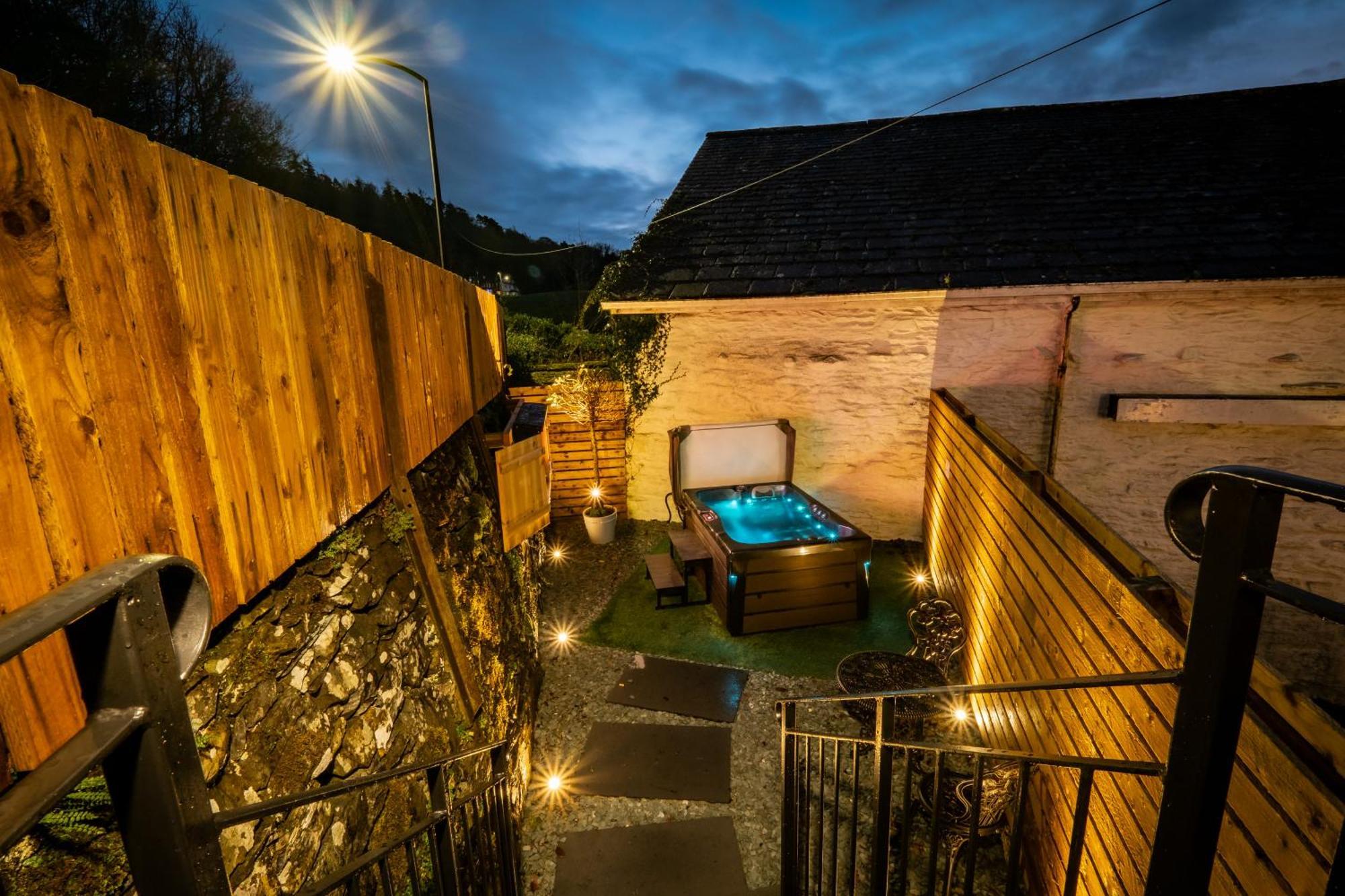 Stunning Cottage Grade 2 Listed With Parking And Hot Tub Bowness-on-Windermere Exterior foto
