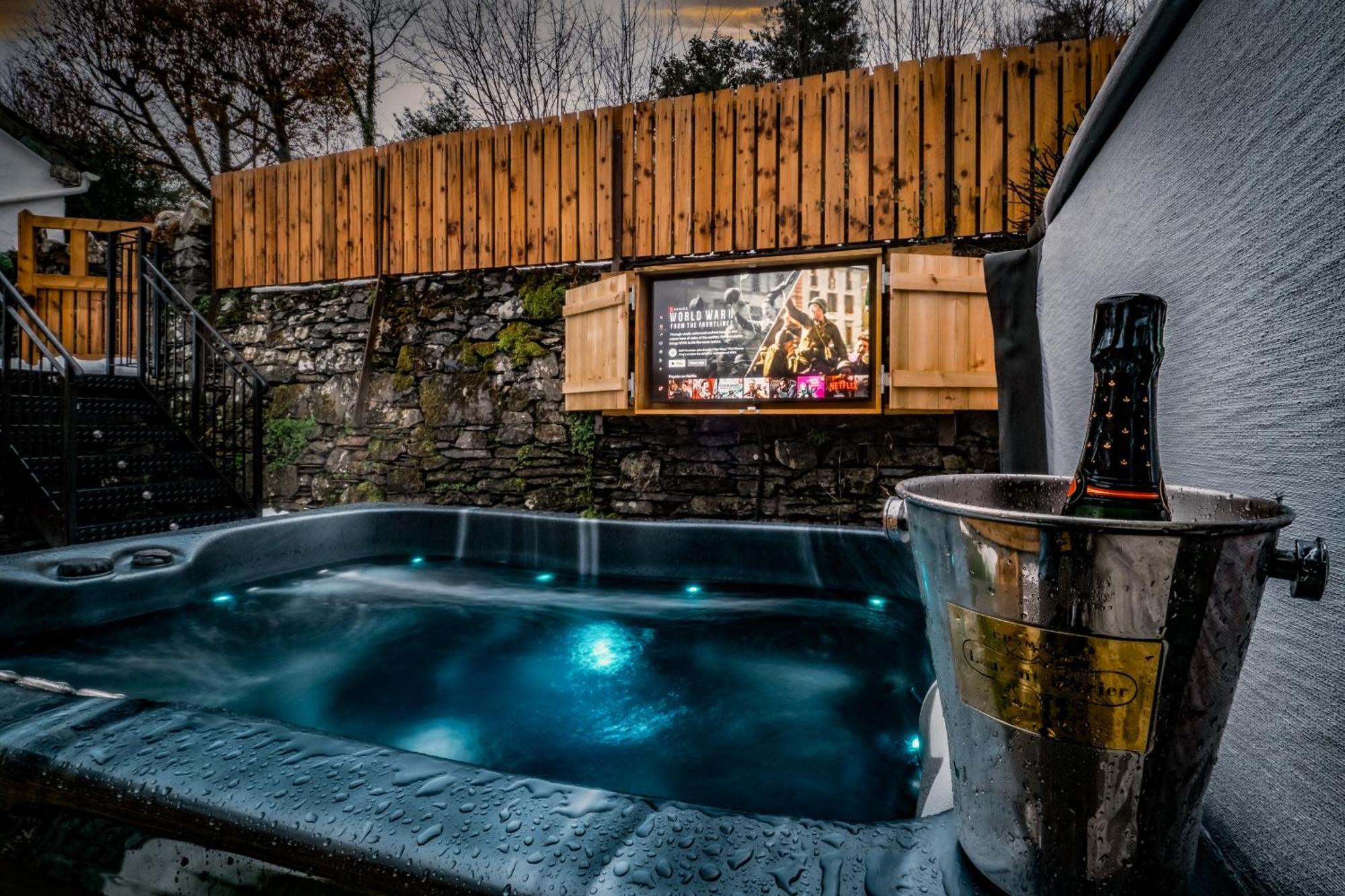Stunning Cottage Grade 2 Listed With Parking And Hot Tub Bowness-on-Windermere Exterior foto